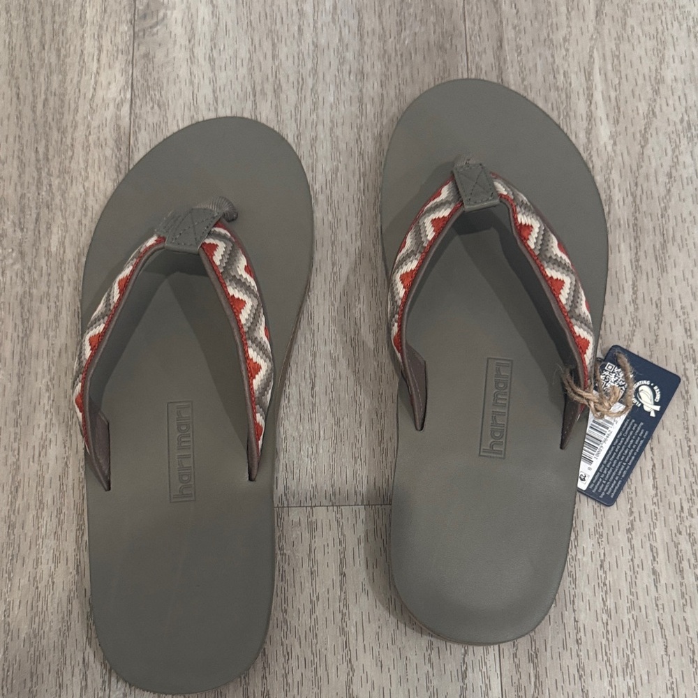 Hari Mari Men's Gray and Red Flip-Flops